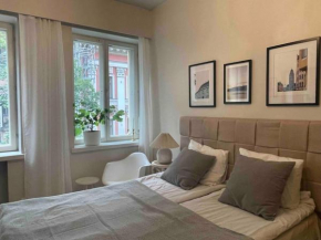 Central lux location, self check-in, ensuite with full kitchen